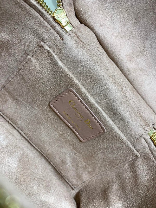 Dragons Bags Detail