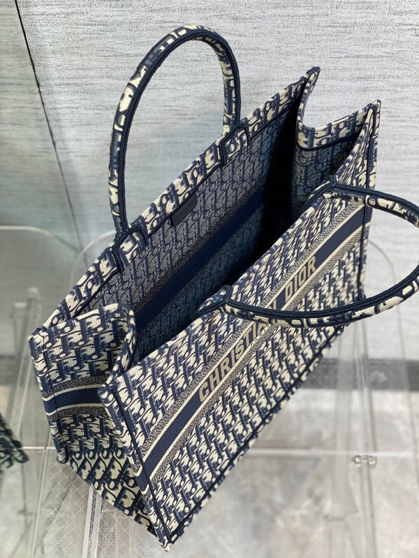 Dragons Bags Detail