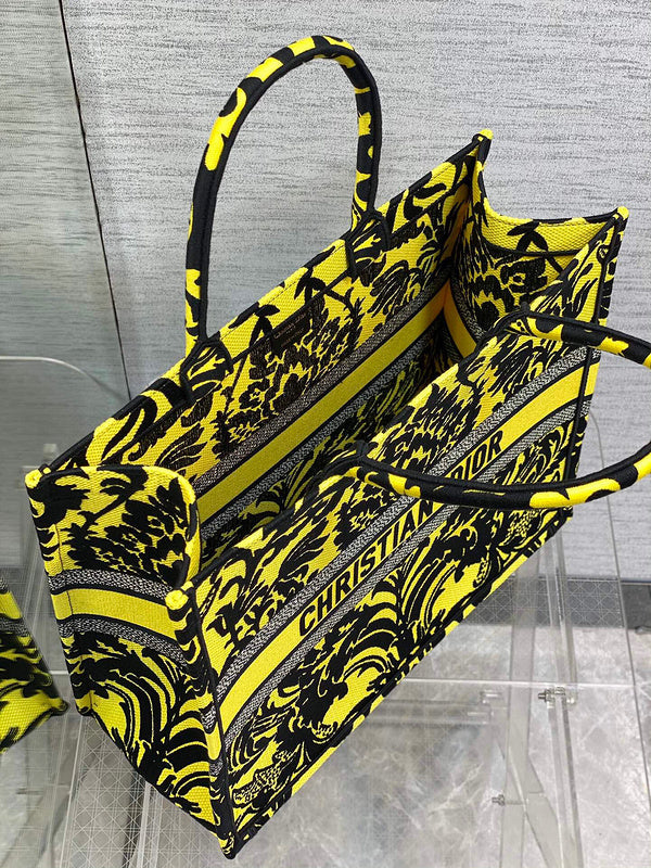 Dragons Bags Detail