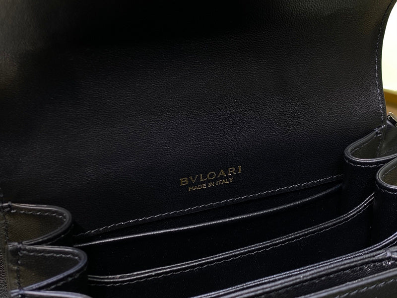 Dragons Bags Detail
