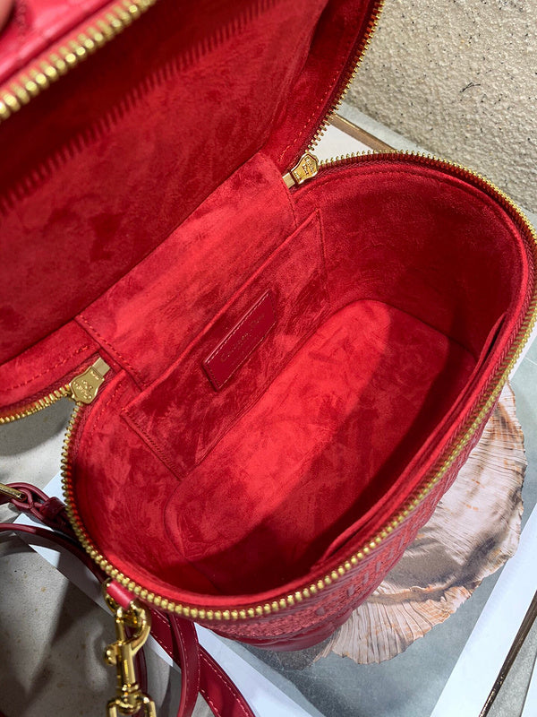 Dragons Bags Detail