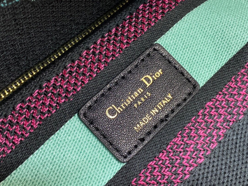 Dragons Bags Detail