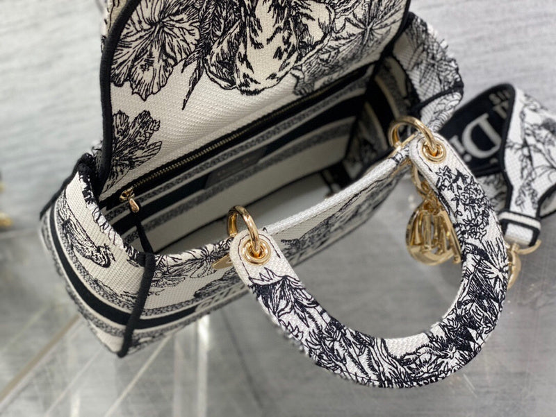 Dragons Bags Detail