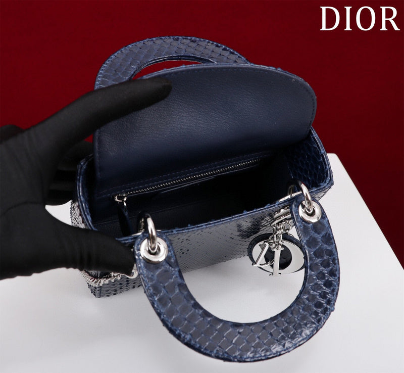 Dragons Bags Detail