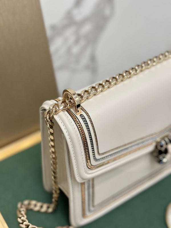 Dragons Bags Detail