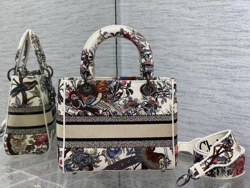 Dragons Bags Detail