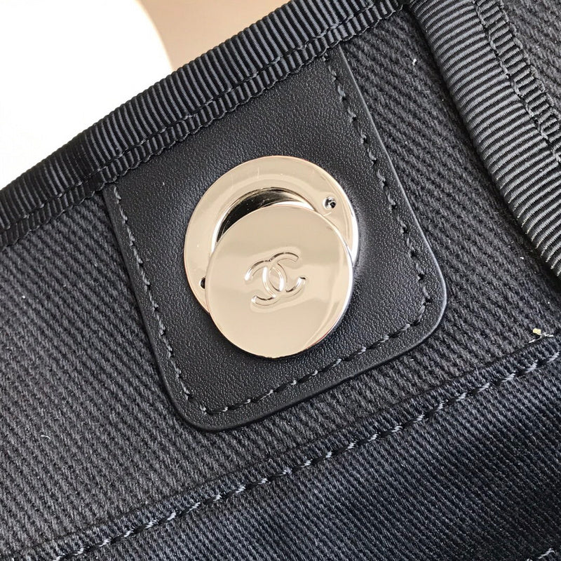 Dragons Bags Detail