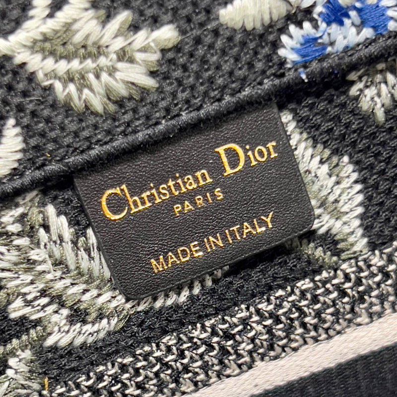 Dragons Bags Detail
