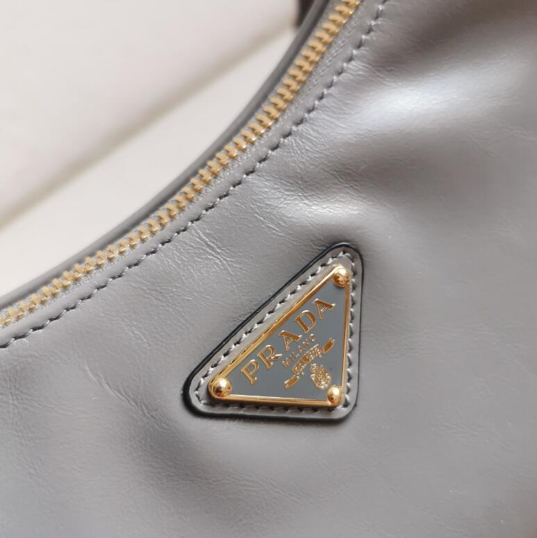 Dragons Bags Detail