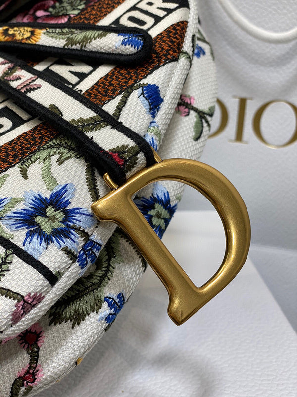 Dragons Bags Detail