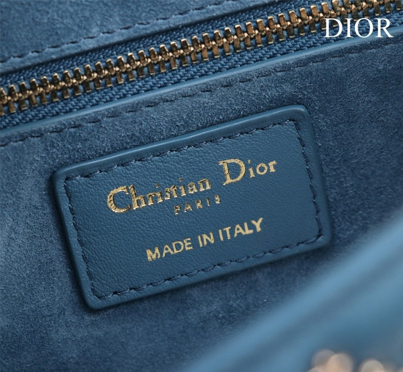 Dragons Bags Detail