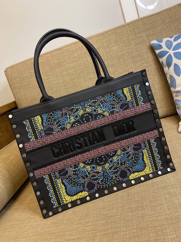 Dragons Bags Detail