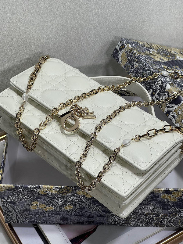 Dragons Bags Detail
