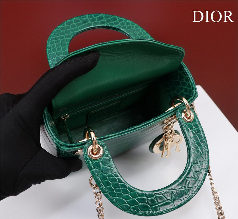 Dragons Bags Detail