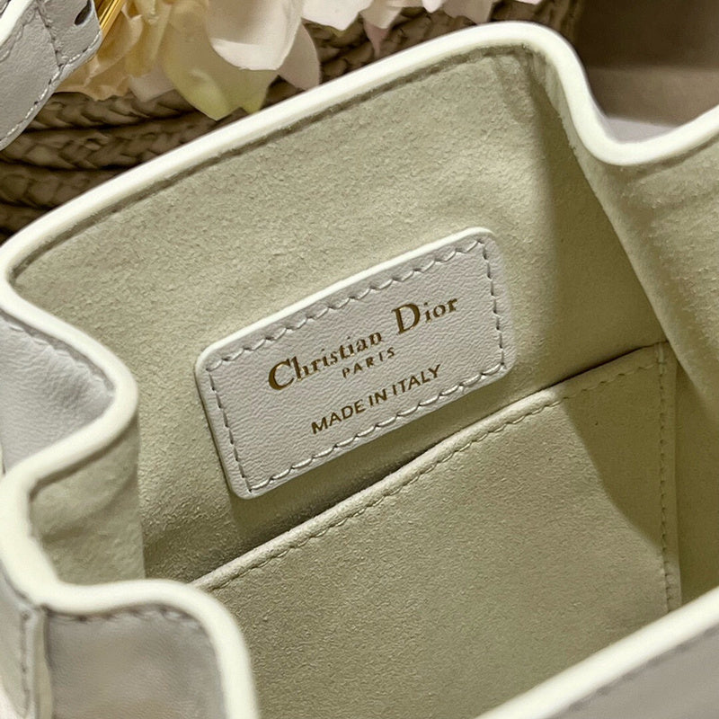 Dragons Bags Detail