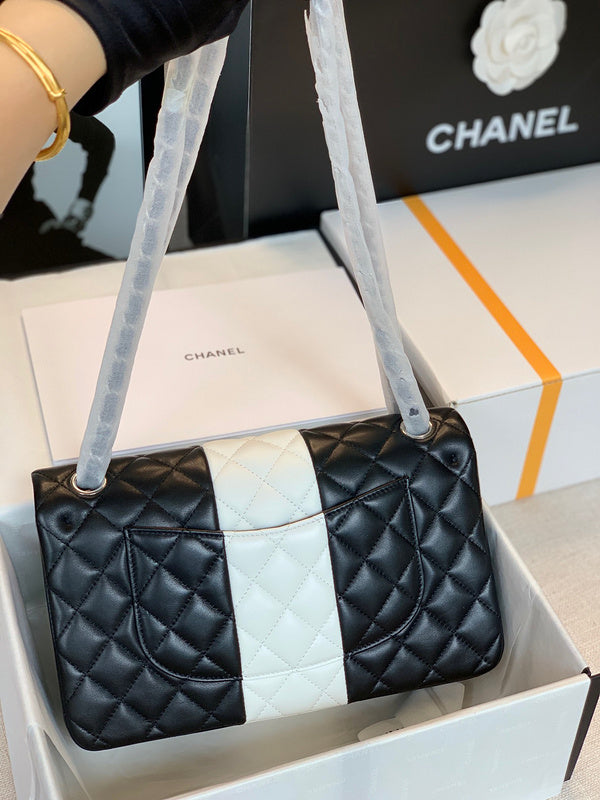 Dragons Bags Detail