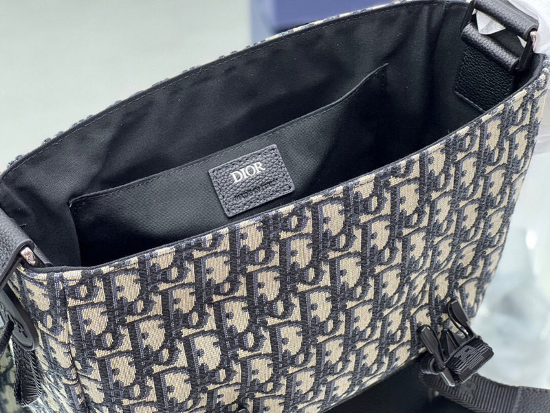 Dragons Bags Detail