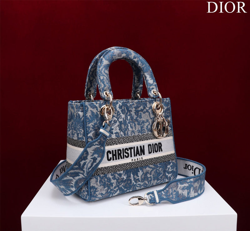 Dragons Bags Detail