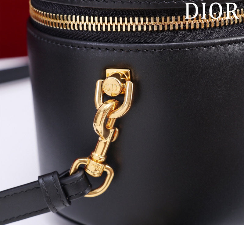 Dragons Bags Detail