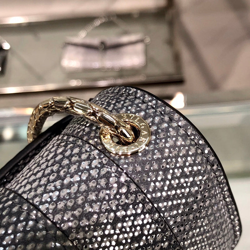 Dragons Bags Detail