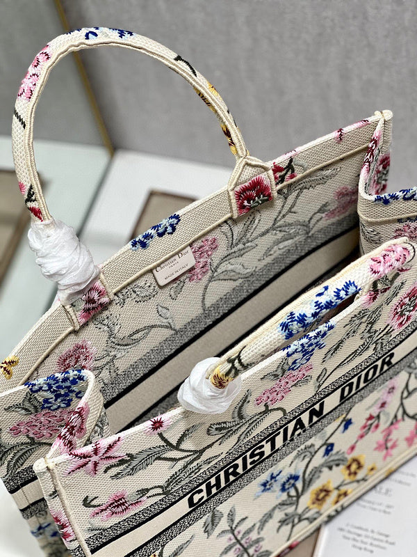 Dragons Bags Detail