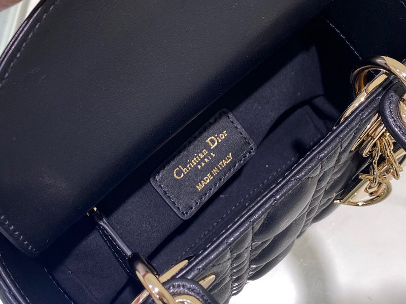 Dragons Bags Detail