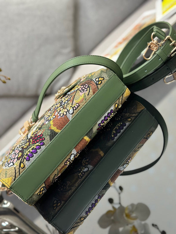 Dragons Bags Detail
