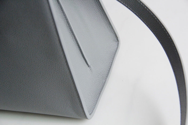 Dragons Bags Detail
