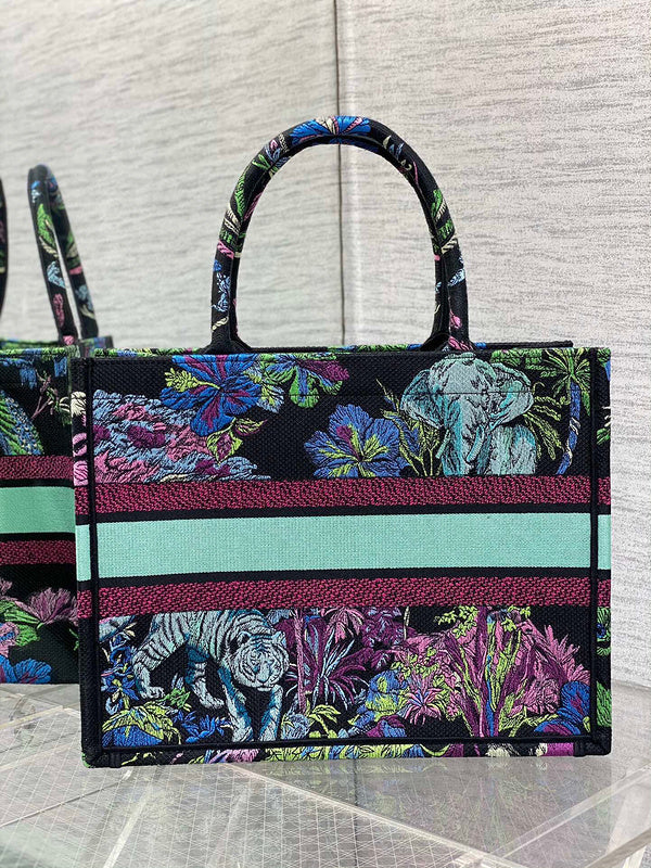 Dragons Bags Detail