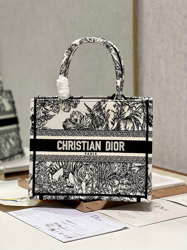 Dragons Bags Detail