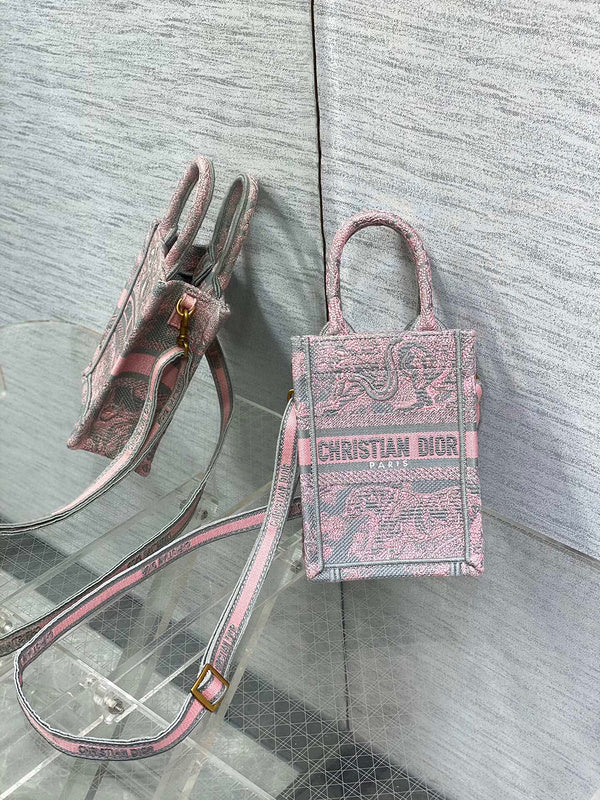 Dragons Bags Detail