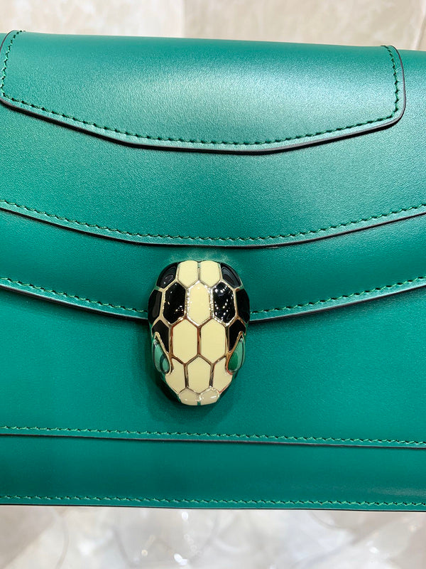 Dragons Bags Detail