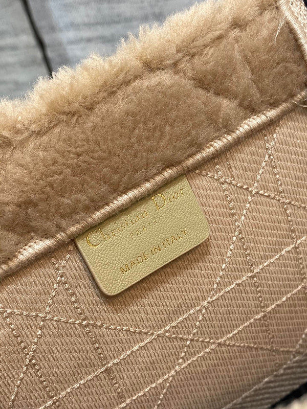Dragons Bags Detail