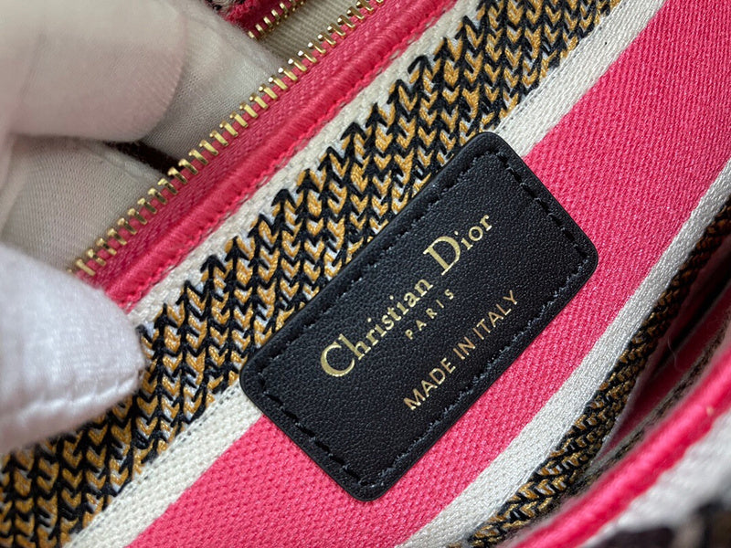 Dragons Bags Detail