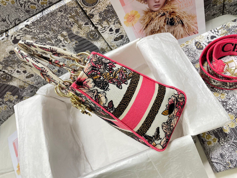 Dragons Bags Detail
