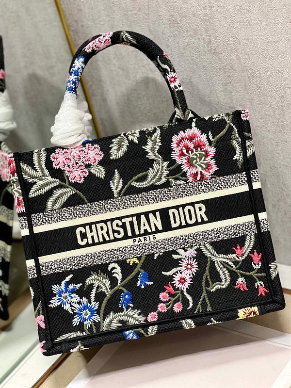 Dragons Bags Detail