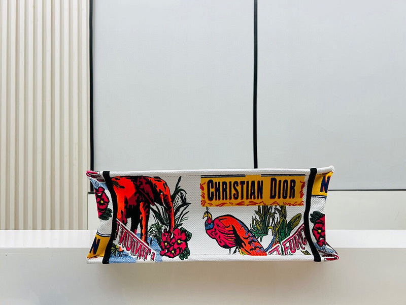Dragons Bags Detail