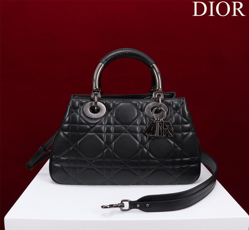 Dragons Bags Detail