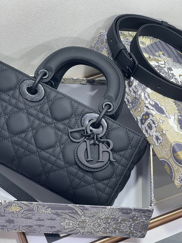 Dragons Bags Detail