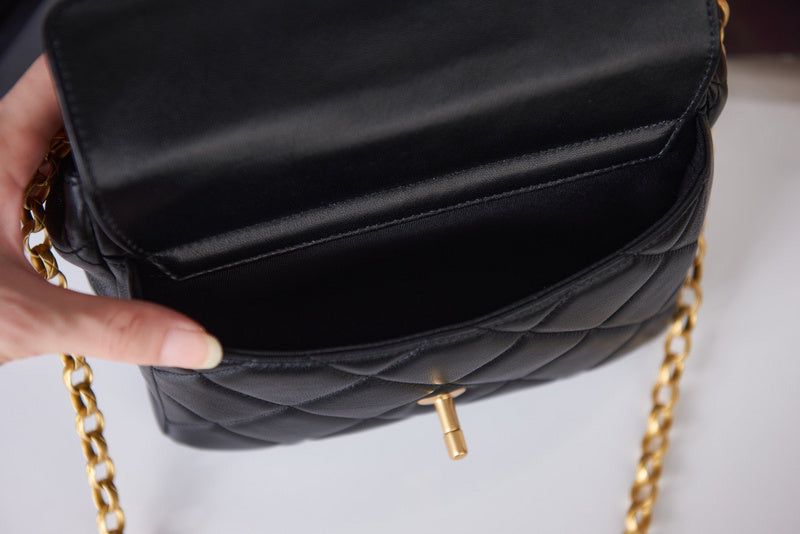 Dragons Bags Detail