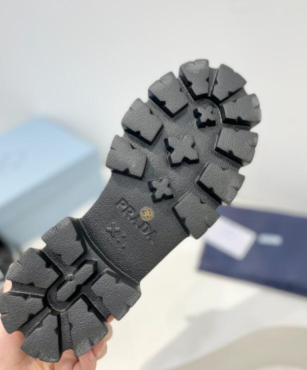 Dragons Bags Detail