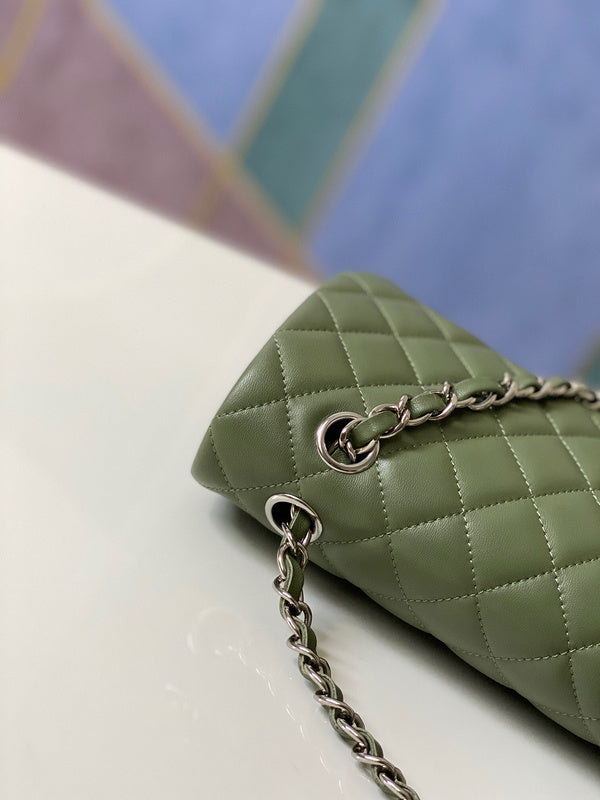 Dragons Bags Detail