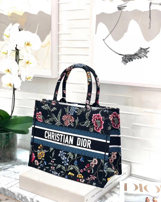 Dragons Bags Detail