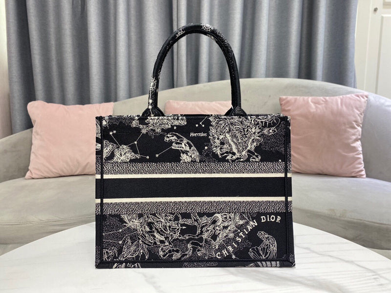 Dragons Bags Detail