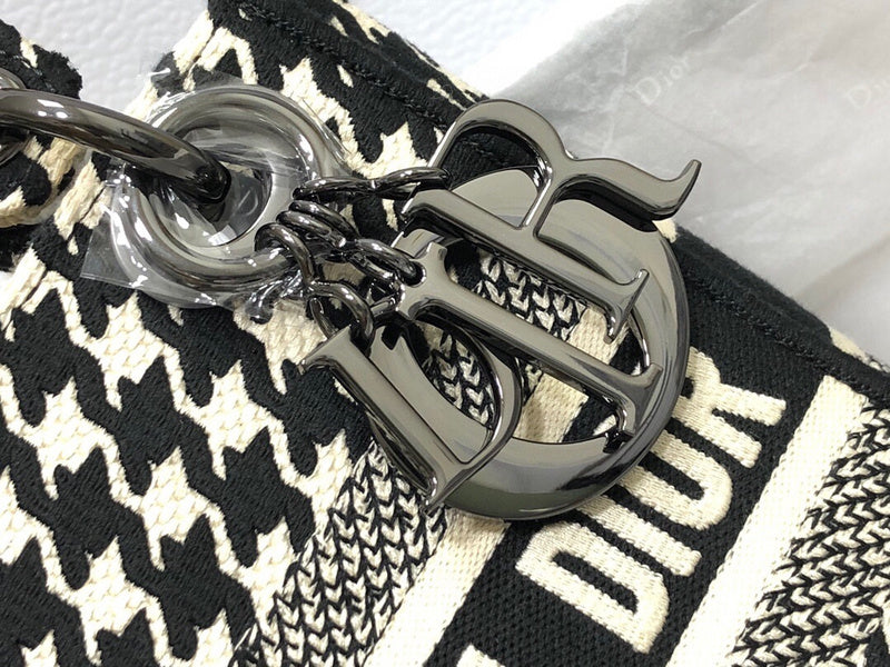 Dragons Bags Detail