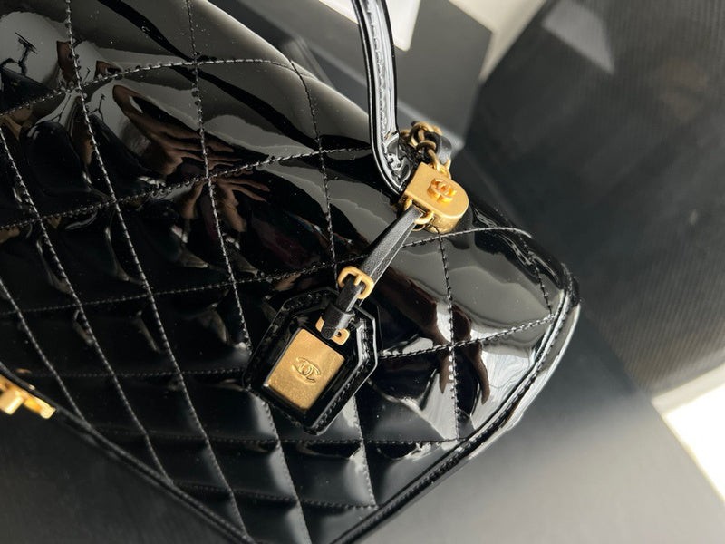 Dragons Bags Detail