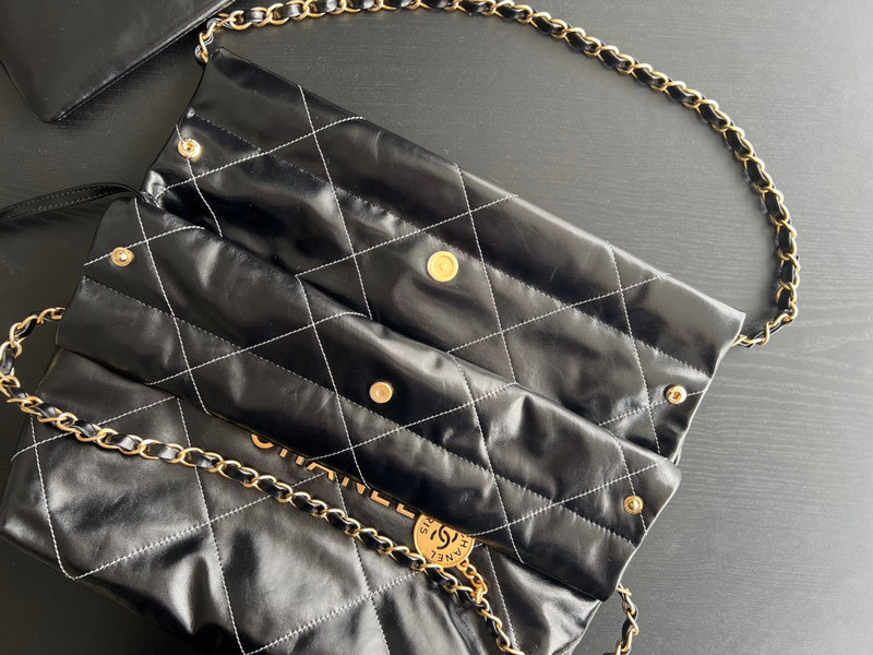 Dragons Bags Detail