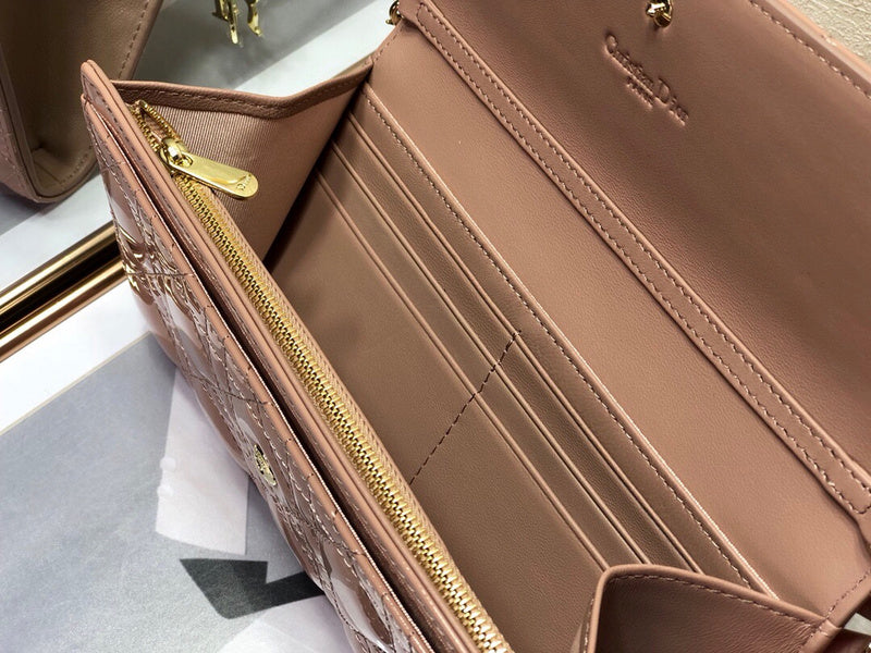 Dragons Bags Detail