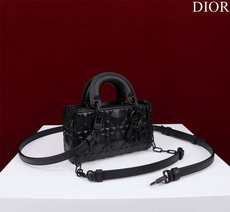 Dragons Bags Detail