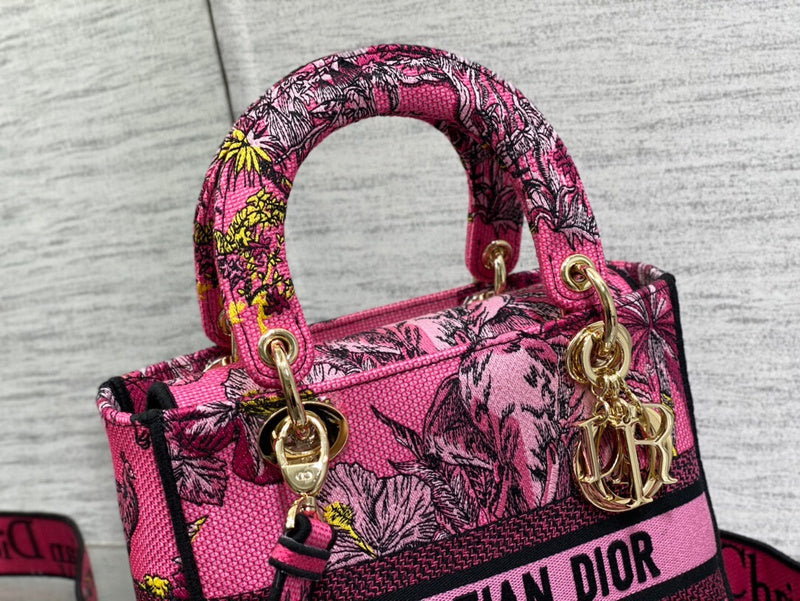 Dragons Bags Detail